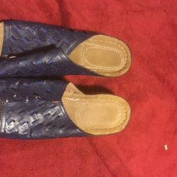 One Ladies Wedge Heel Shoe Slip Your Foot In Size 10    Color Blue   On Sale For Just 3.00  