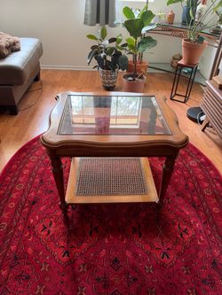 Beautiful vintage end table/coffee table