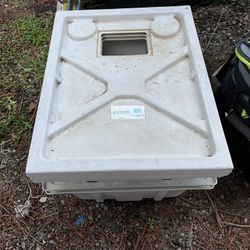 Two 20 Gallon Low Profile Hydroponic Reservoirs With Lids. 