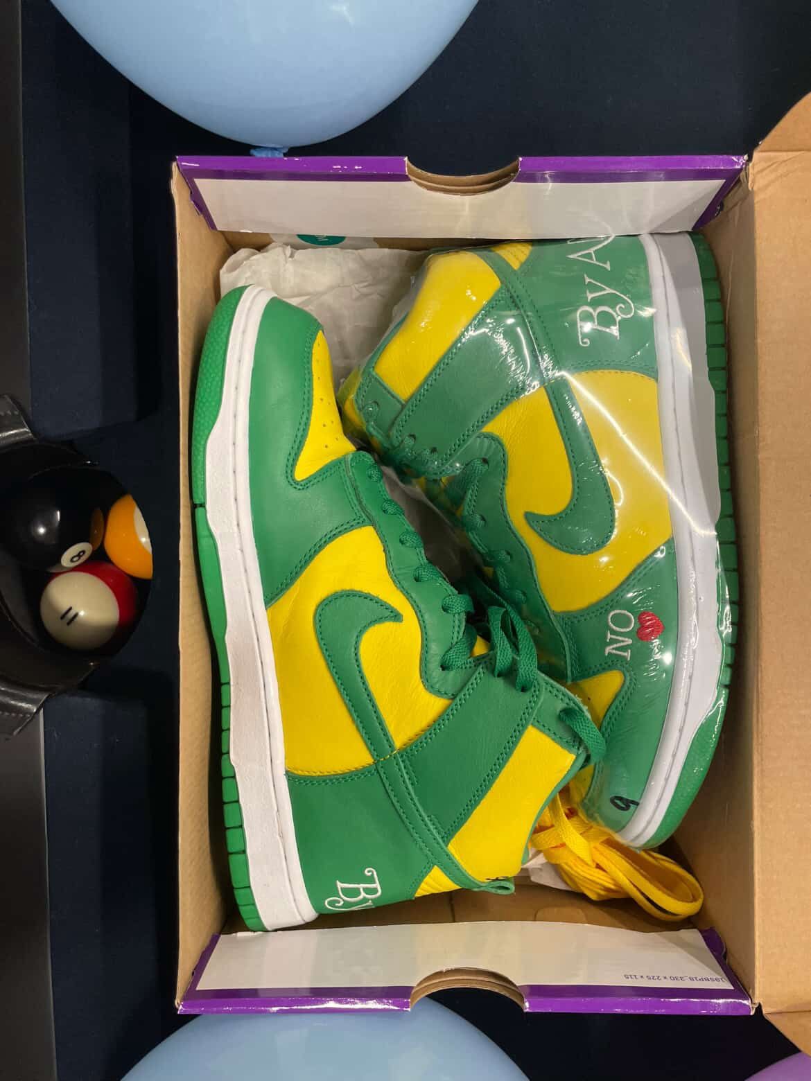 SUPREME “Brazil” Dunks Size 9
