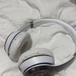 Beats by Dr. Dre Beats Solo3 Wireless On-Ear Headphones LINE FRIENDS Ver.