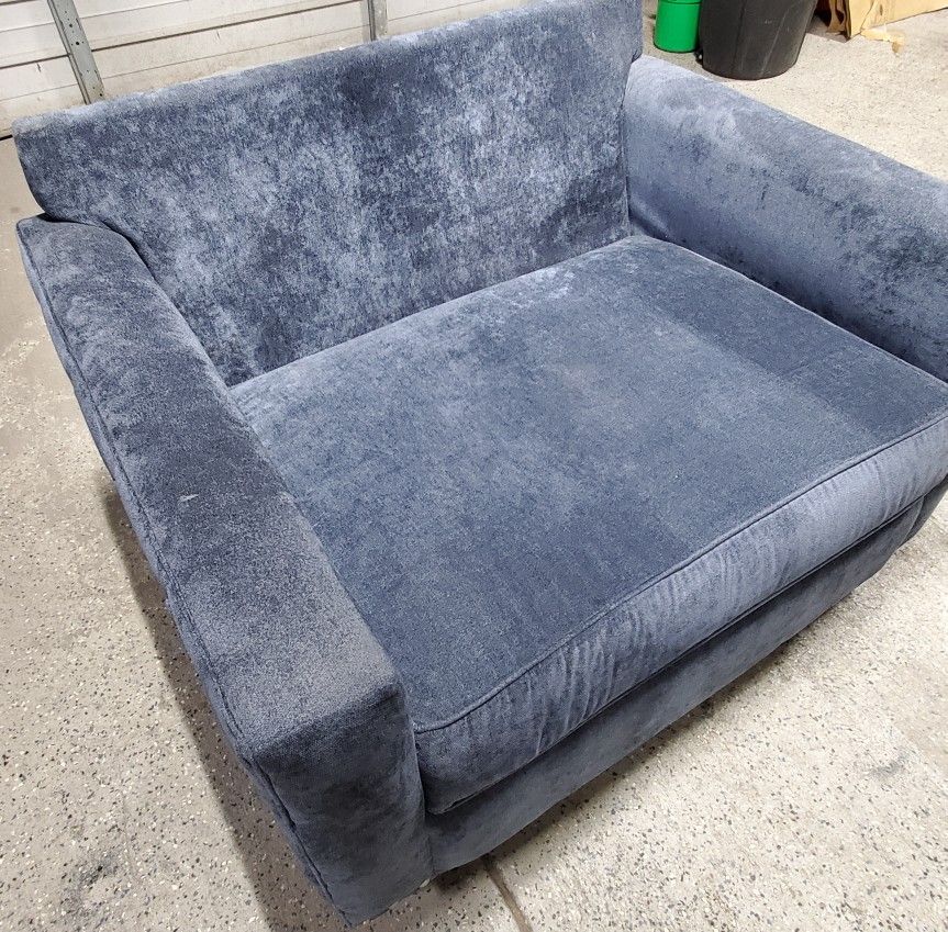 Blue Tufted Chair By May Furniture