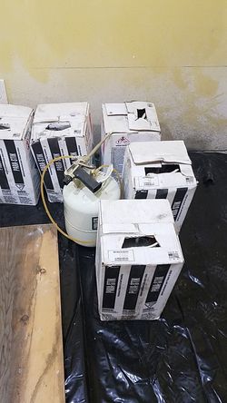 Adhesive for roof or floor insulation