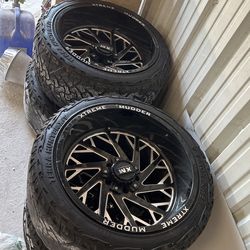 22x12 Xtreme Mudder 5 Lugs
