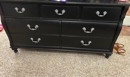 Black 7-Drawer Dresser with Silver Hardware