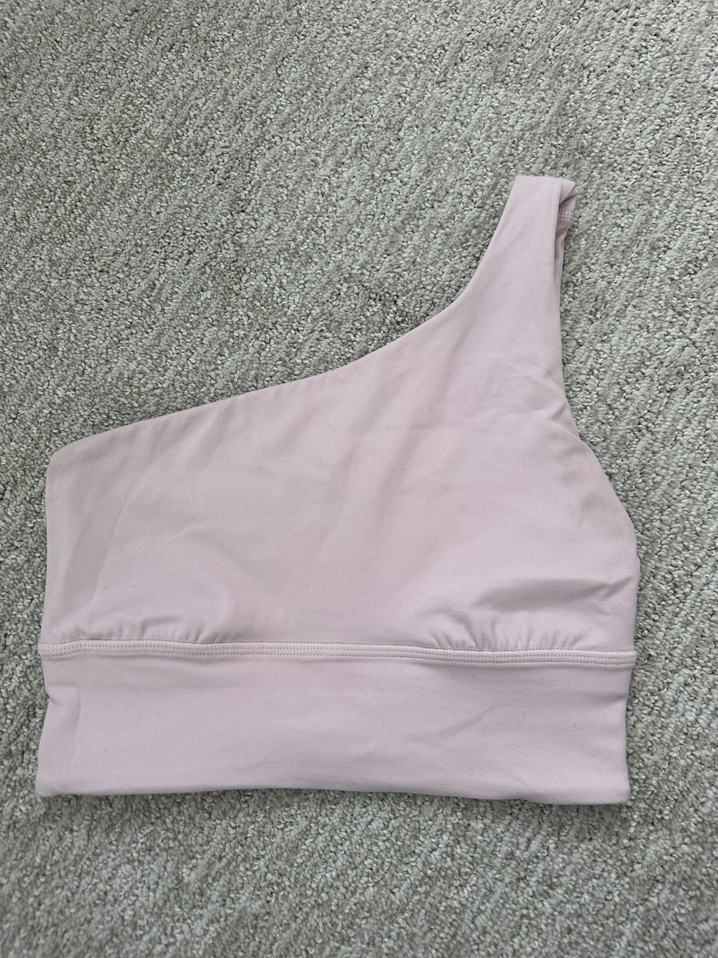 Women pink sports bra