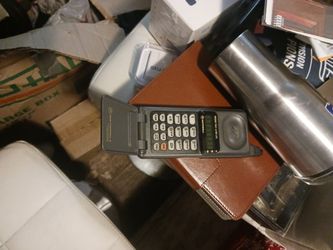 Motorola  TAC ULTRA LITE. FLIP PHONE