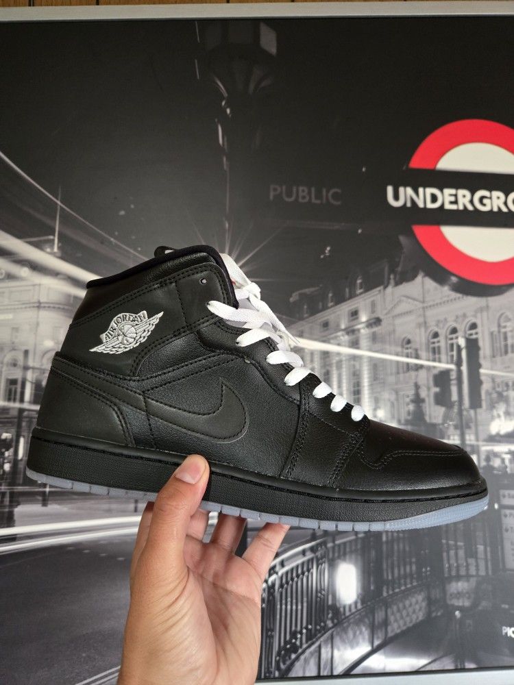 Jordan 1 Mid 'Black Metallic