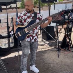 6 String Ibanez Bass 