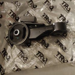 2004 Toyota Sienna Passenger Side Engine Mount