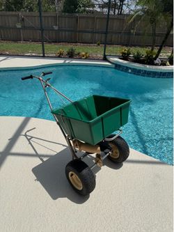 Lesco commercial spreader 80 lb