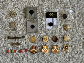 U.S. Army Insignia Lot – Collar Discs, Unit Crests, Rank, Ribbons