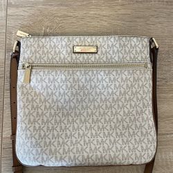 Michael Kors Jet Set Crossbody Bag – MK Signature Logo