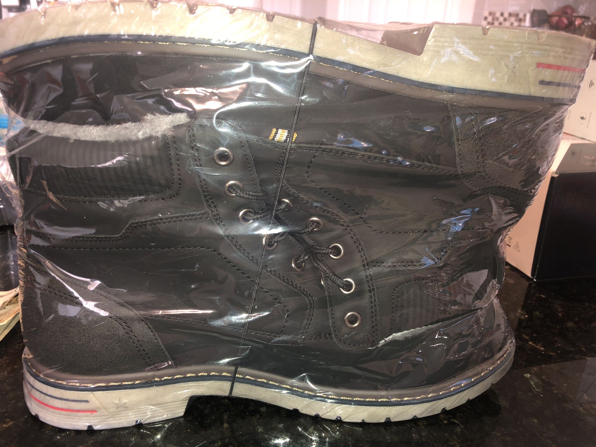 winter boots for men size 12 only (46)
