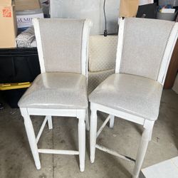 Chairs / Bar Stools 
