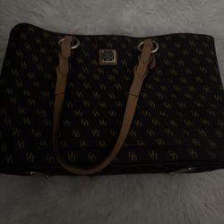 Dooney & Bourke tote bag. 