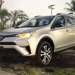 Rav4 LE Grey 2018 