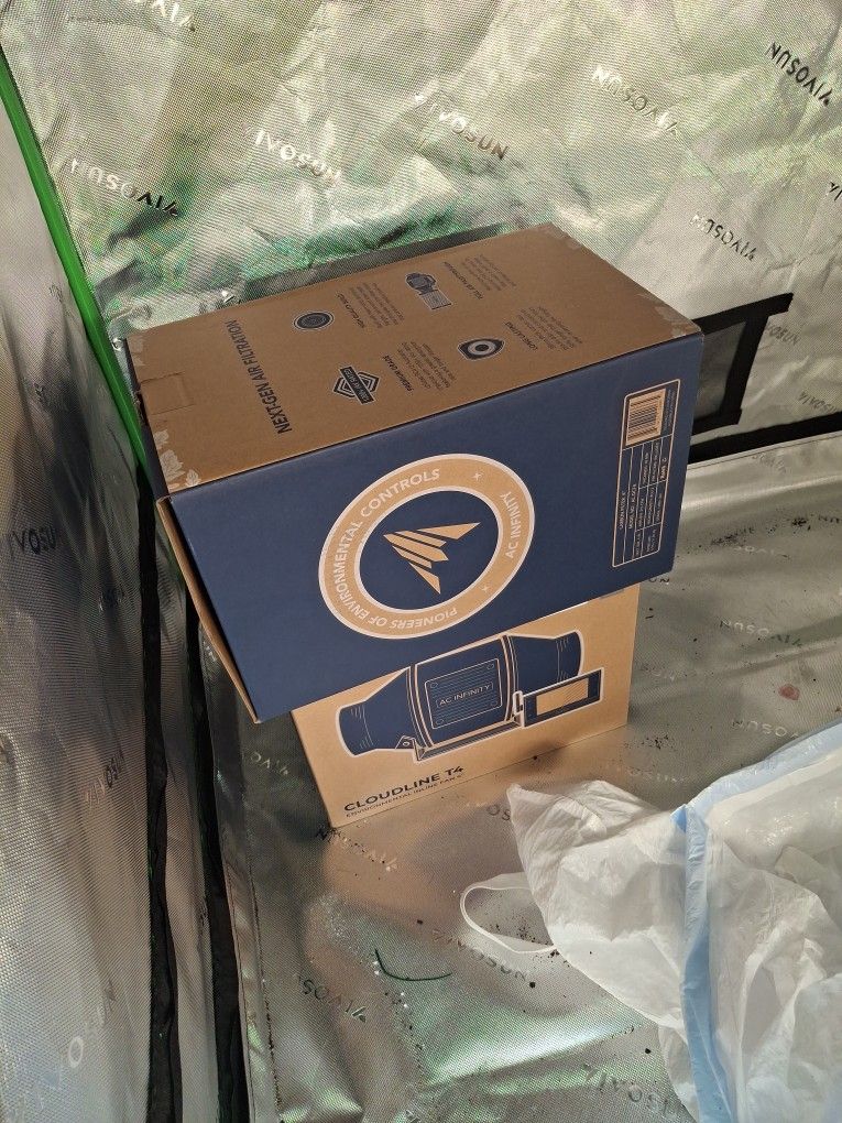 Vivosun Tent / Charcoal Filter And Fan/ Lights/humidifier