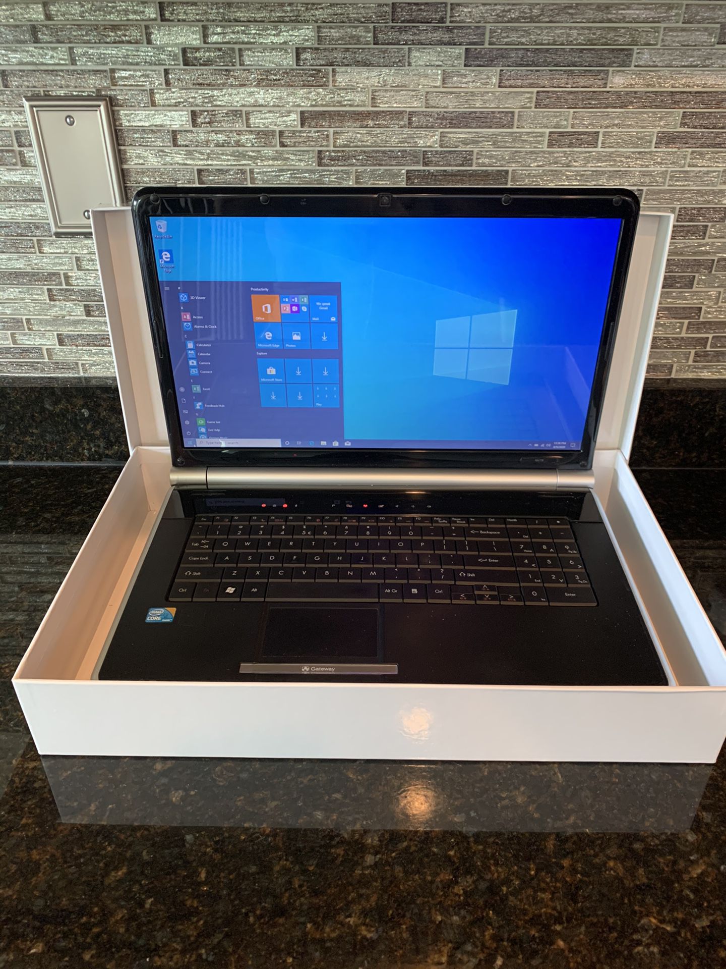 17” Gateway NV79 Laptop with i5 Processor, HDMI, Webcam, Windows 10, and Microsoft Office