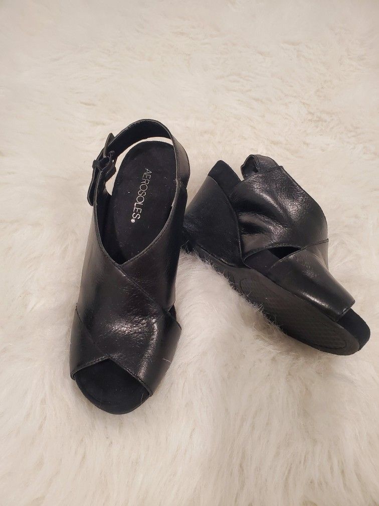 AEROSOLES PLUSHING BRIDE WEDGE SANDAL
Sz 8