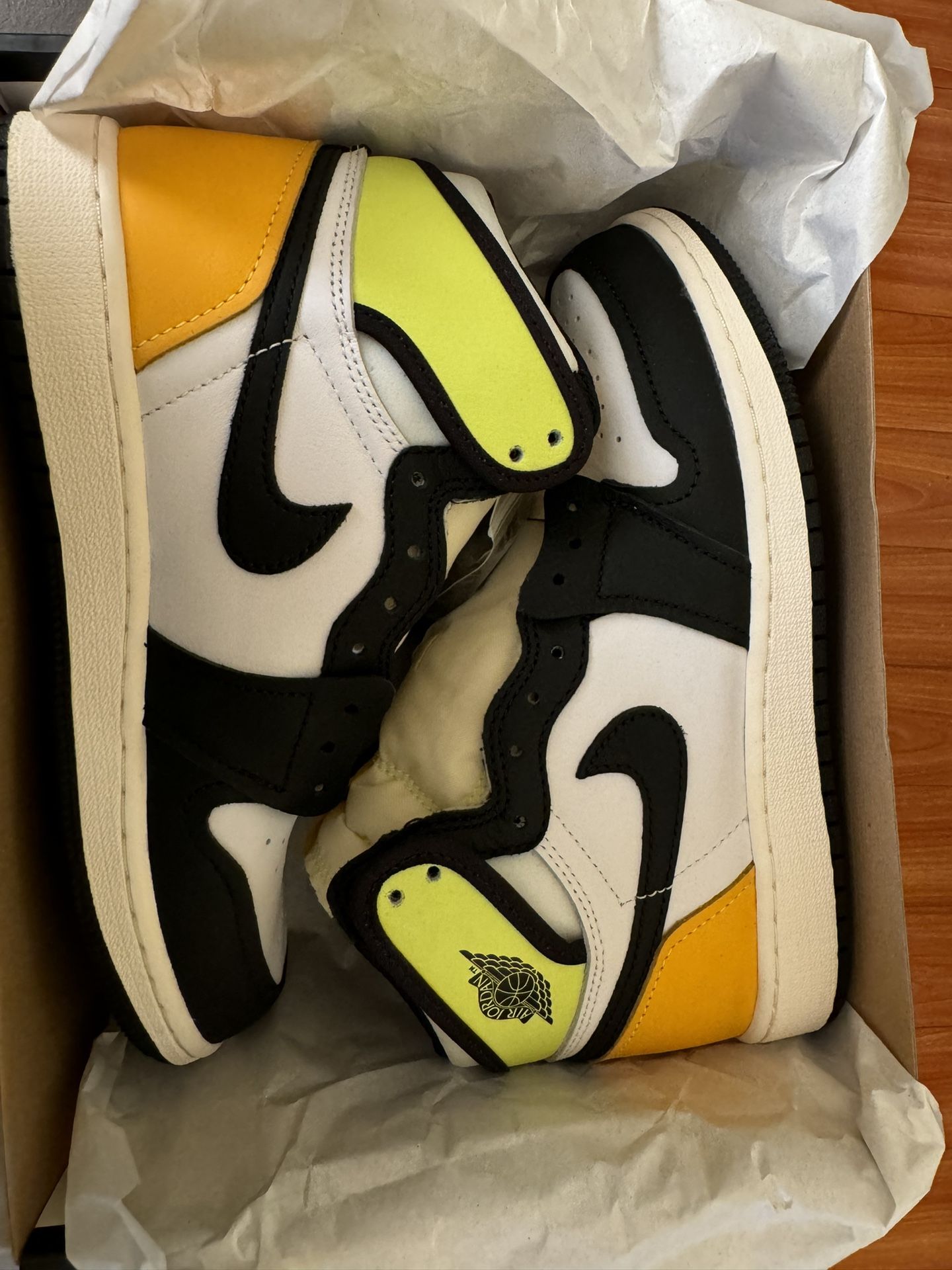 Jordan 1 Volt Size 4.5Y