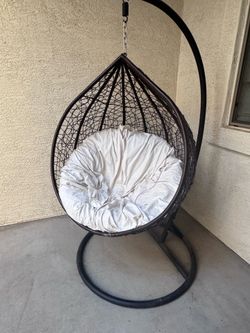 Outdoor swing chair