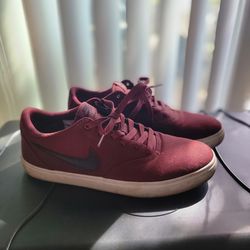 Nike*SB Check Solarsoft Skate Shoes Mens Sz 9 Red Lace Up Low Top Sneakers