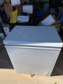 Chest deep freezer