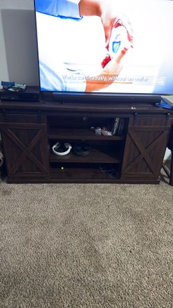 Entertainment center/ tv stand