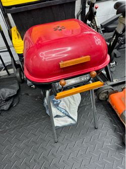 Swinger Charcoal Grill