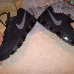 New Air Max Women's Sz 10
