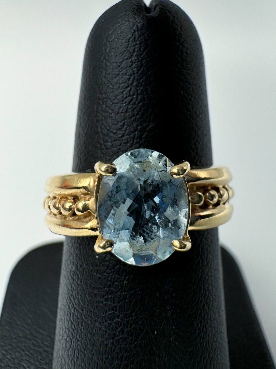 10k oval 2ct Aquamarine stone ring size 7