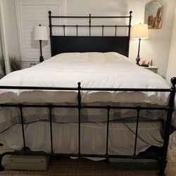 Metal bed frame