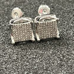 10k gold earrings with screw backs 3.3 grams with apx .20 ctw im Diamonds 838969-1