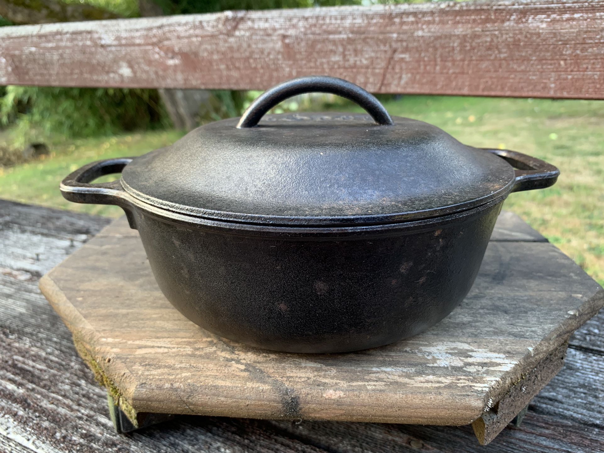 Vintage Lodge Cast Iron Dutch Oven Pot w/Lid #8 ~10 1/4"