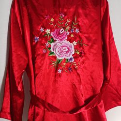 Vtg Bloomingdale's embroidered Satin Silk kimono robe Chinese Women Red Flowers