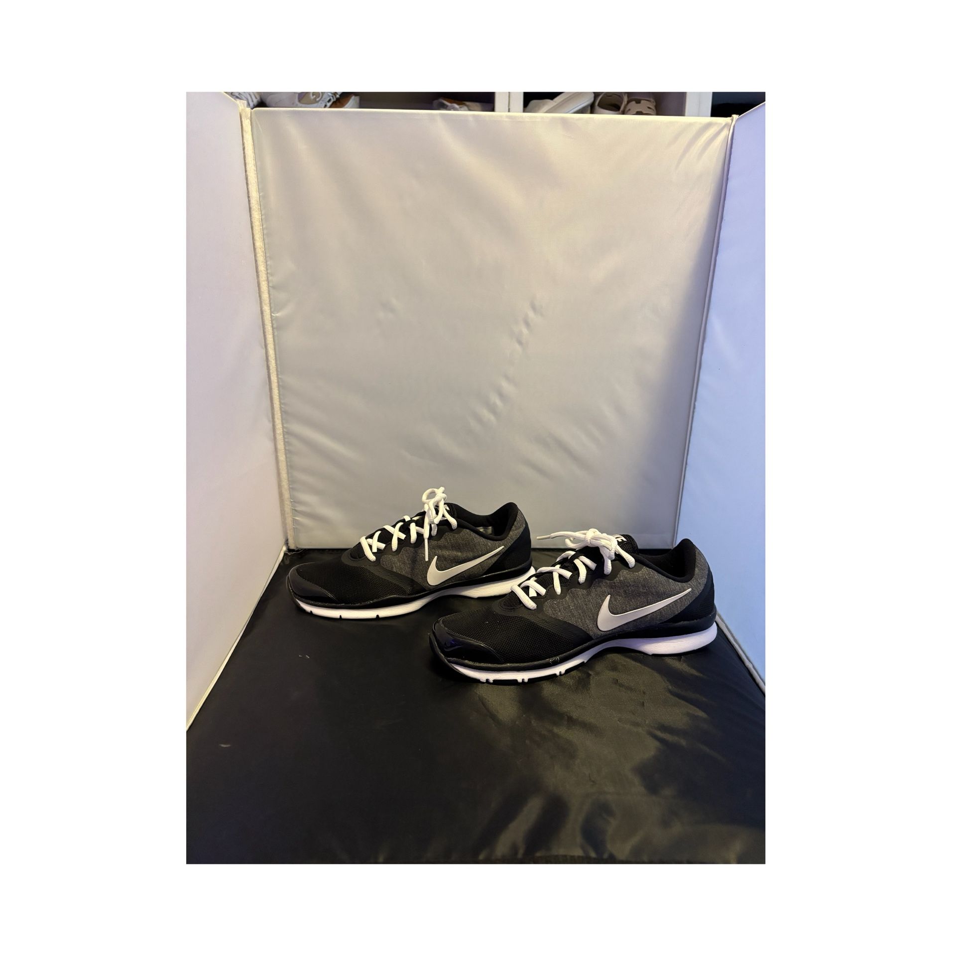 New Woman’s Nike Size 8 👟 Shoes