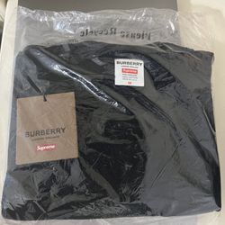 Supreme Burberry Box Logo Tee Size M for Sale in Bronx, NY