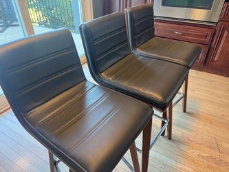 3 countertop stools