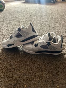 Jordan military 4’s Wht/Blk/Grey kids size 3