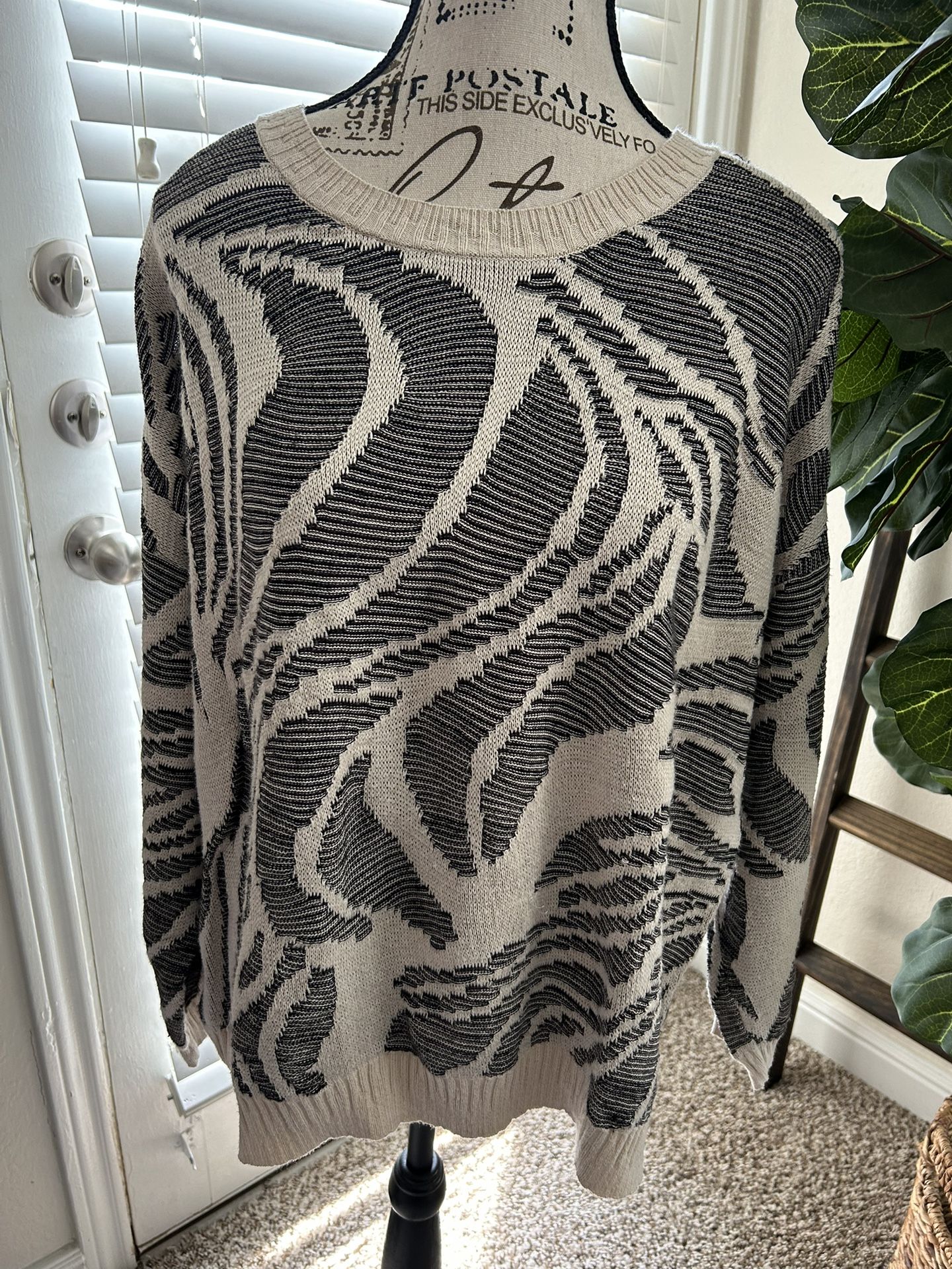 Women’s pullover sweater midsize/plus size