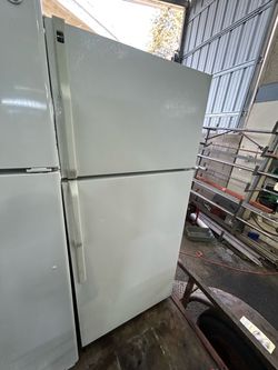 White Top-Freezer Refrigerator