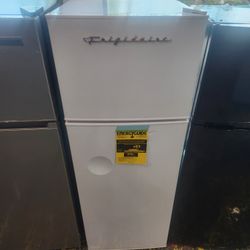 Final Sale Frigidaire 7.5 Cu Ft Top Freezer Refrigerator White 
