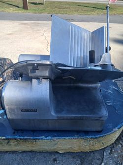 Commercial meat slicer