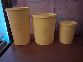 Vintage set of Tupperware Canisters