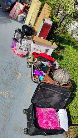 *YARD SALE TODAY!!! ALL DAY SAT AND SUN!!!