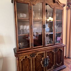 China Cabinet (Lighted)