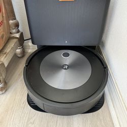 iRobot | Roomba J7+