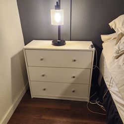 2 nightstands