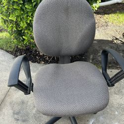 Basic Upholstered Office Chair